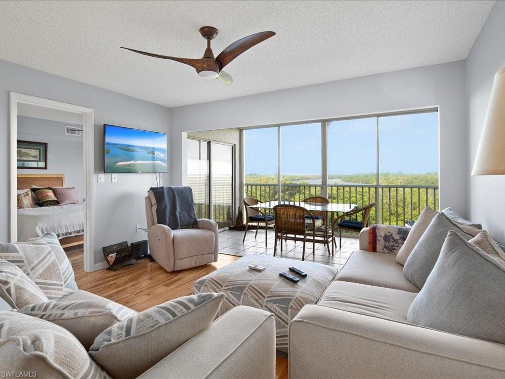 100 Stevens Landing Dr 301, Marco Island, FL 34145-6