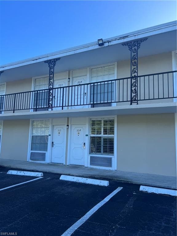 2555 Tamiami Trl N 204, Naples, FL 34103-1