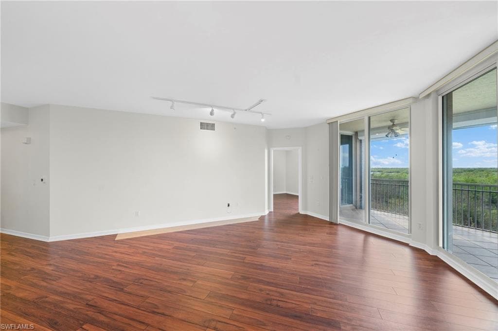 1001 Arbor Lake Dr 307, Naples, FL 34110-6