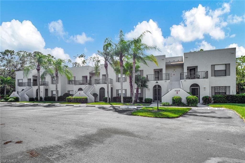 3323 Olympic Dr 716, Naples, FL 34105-3