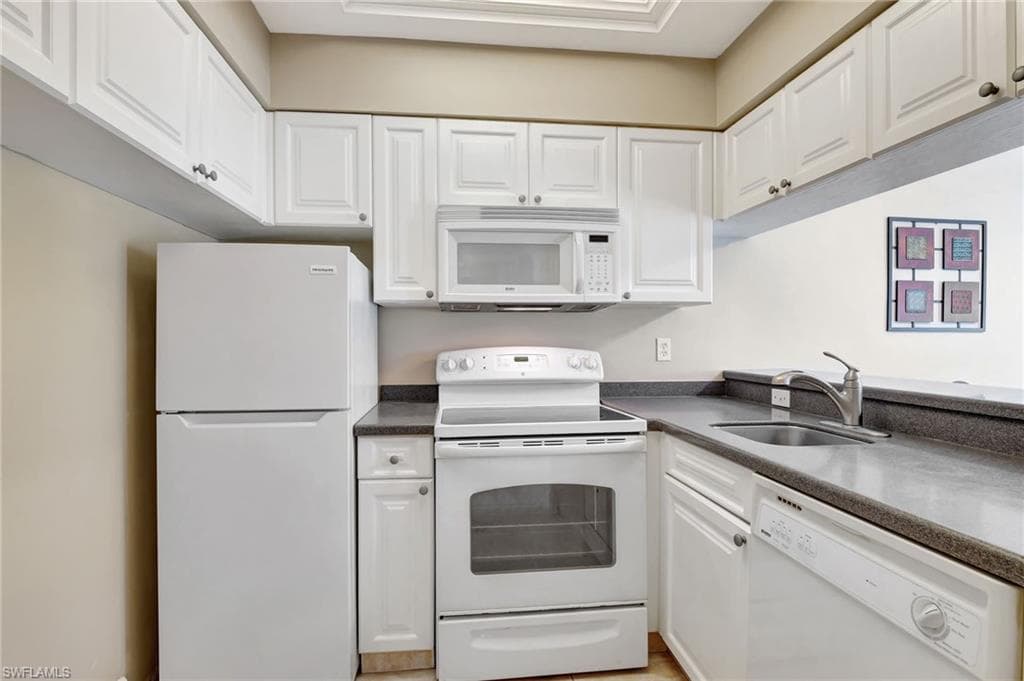 3323 Olympic Dr 716, Naples, FL 34105-4