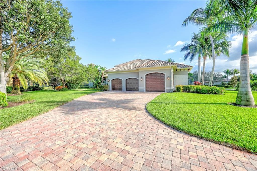 7711 Trent Ct, Naples, FL 34113-4