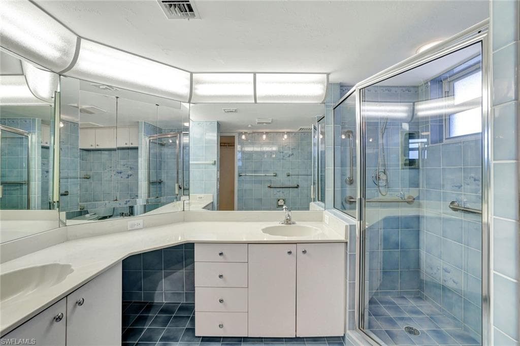 6101 Pelican Bay Blvd 1402, Naples, FL 34108-25