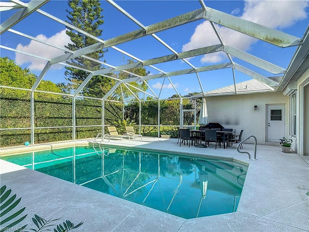 4991 Brixton Ct, Naples, FL 34104-16