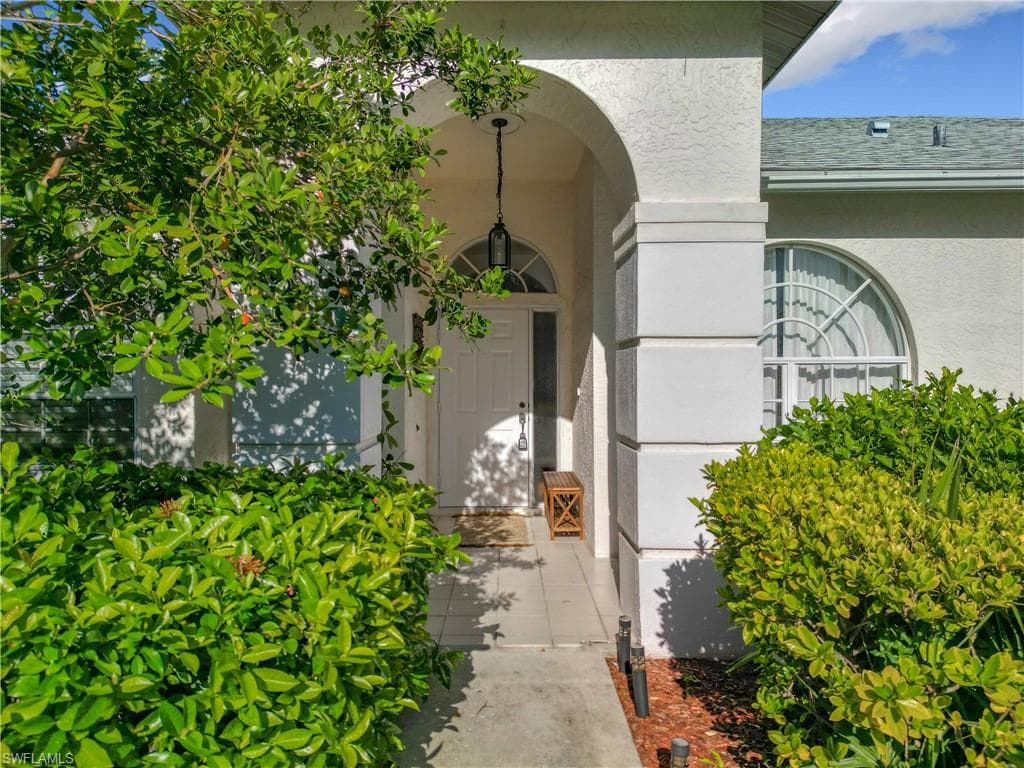 4991 Brixton Ct, Naples, FL 34104-3