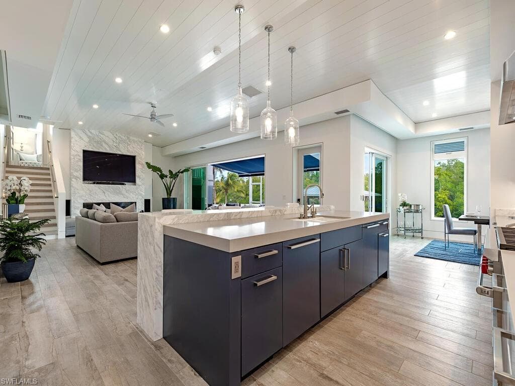 2323 Harbor Rd, Naples, FL 34104-9