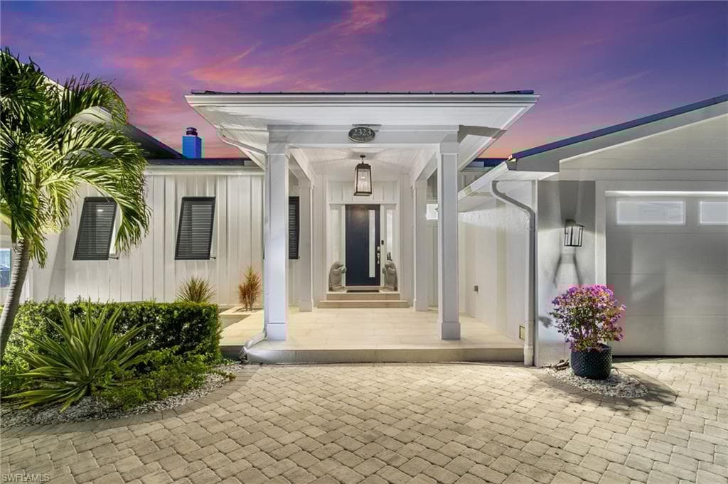 2323 Harbor Rd, Naples, FL 34104-5