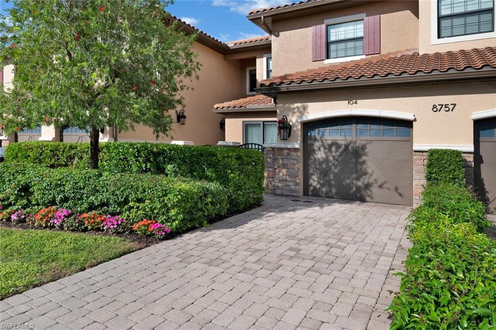 8757 Bellano Ct 6-104, Naples, FL 34119-1