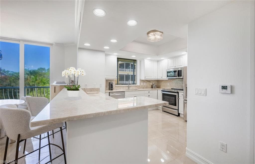 2738 Tiburon Blvd E B-305, Naples, FL 34109-8