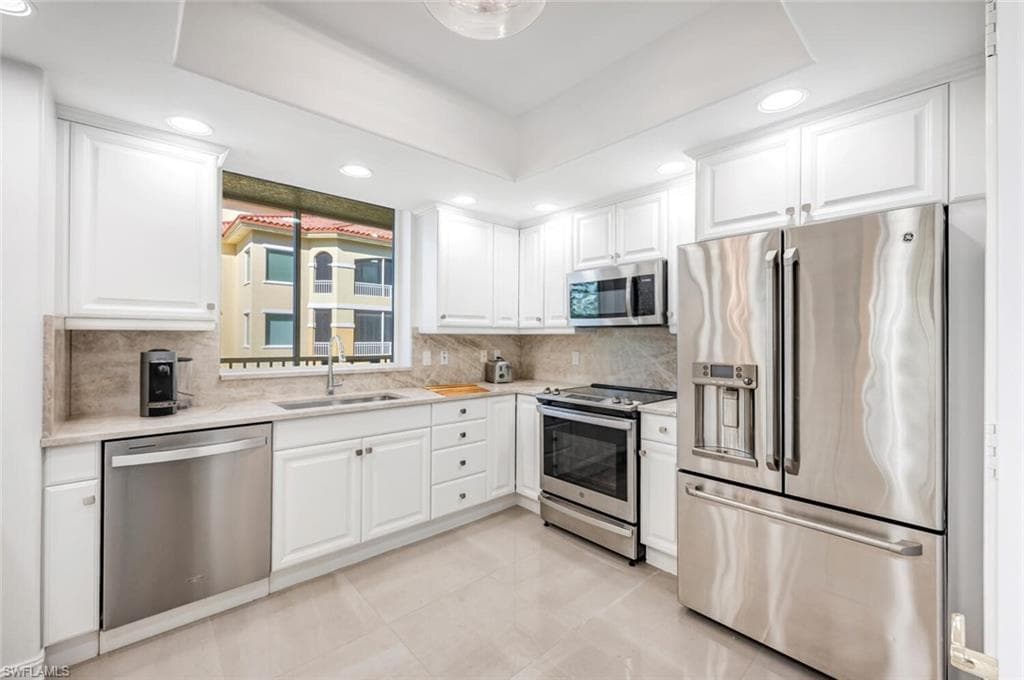 2738 Tiburon Blvd E B-305, Naples, FL 34109-9