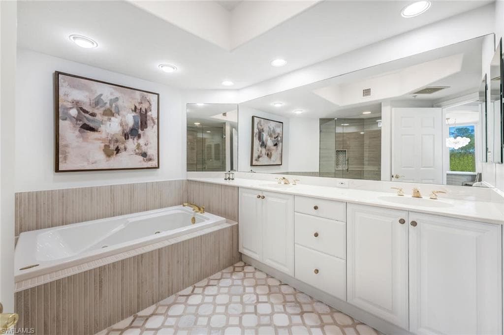 2738 Tiburon Blvd E B-305, Naples, FL 34109-13