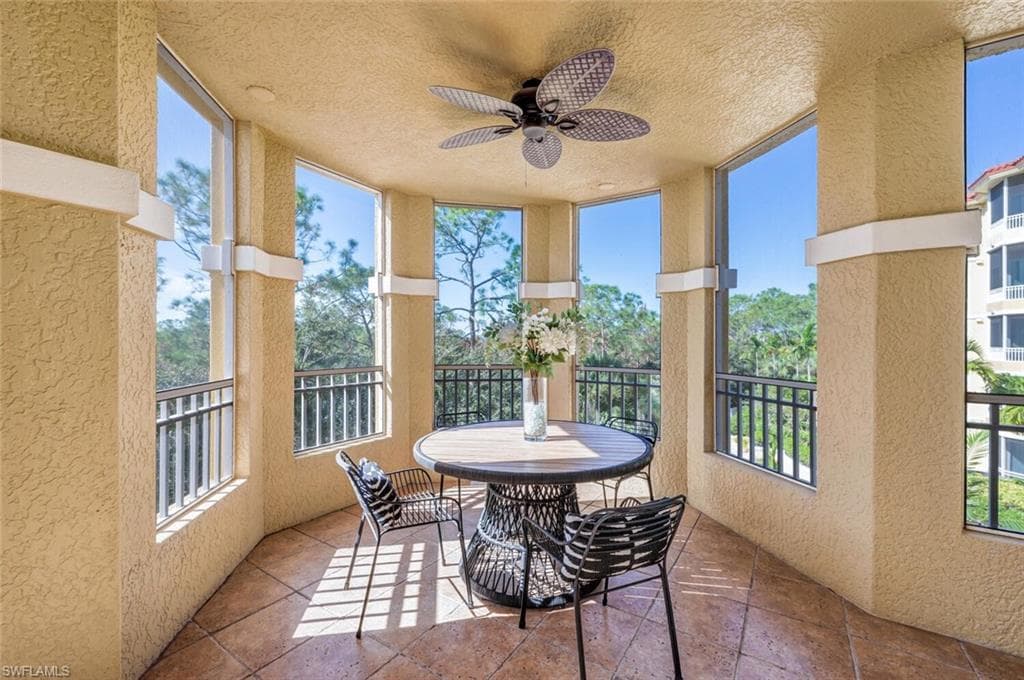 2738 Tiburon Blvd E B-305, Naples, FL 34109-22