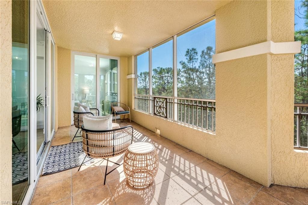 2738 Tiburon Blvd E B-305, Naples, FL 34109-24