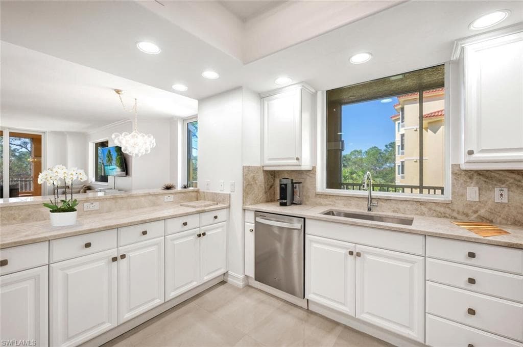 2738 Tiburon Blvd E B-305, Naples, FL 34109-2