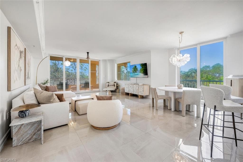 2738 Tiburon Blvd E B-305, Naples, FL 34109-3