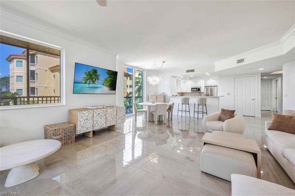 2738 Tiburon Blvd E B-305, Naples, FL 34109-4