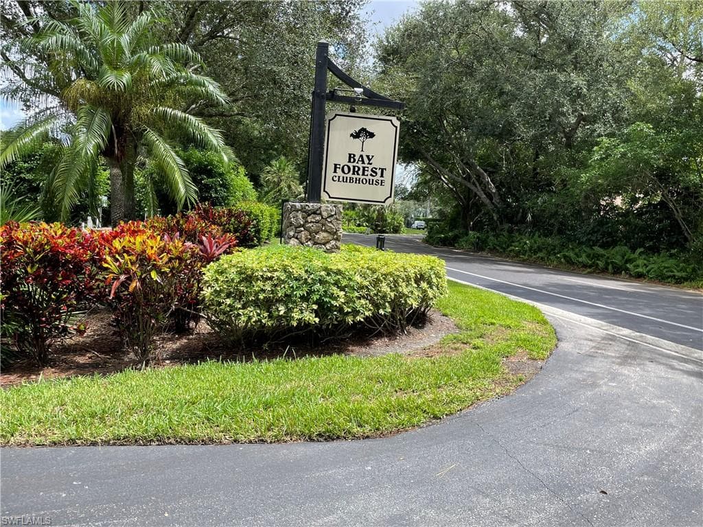 15475 Cedarwood Ln 8-202, Naples, FL 34110-2