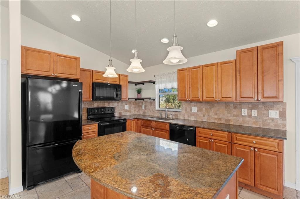 131 23rd Ter, Cape Coral, FL 33909-10