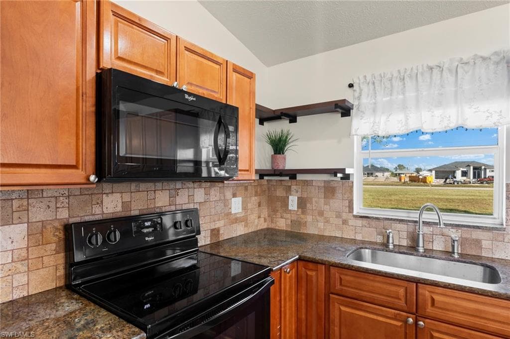 131 23rd Ter, Cape Coral, FL 33909-11