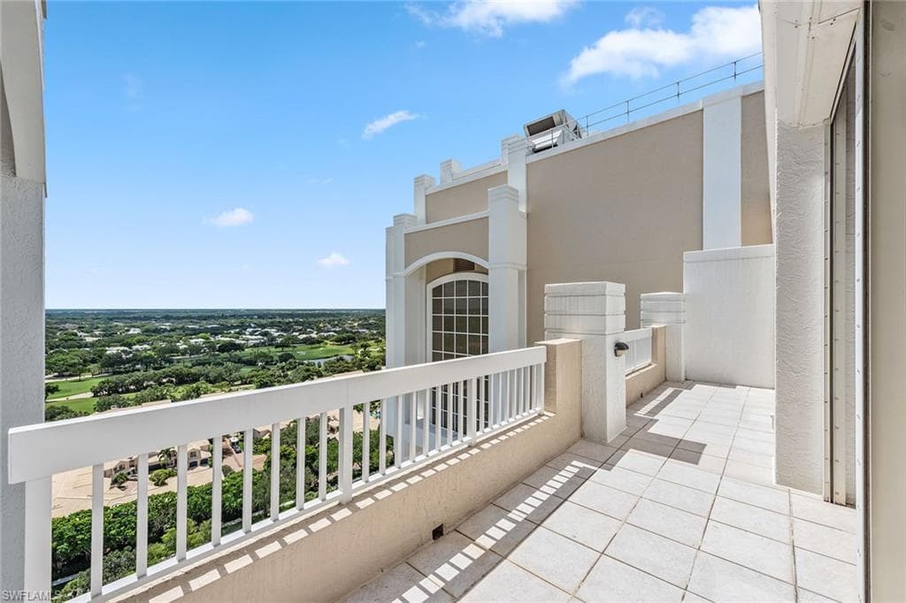 7117 Pelican Bay Blvd Ph-17, Naples, FL 34108-25