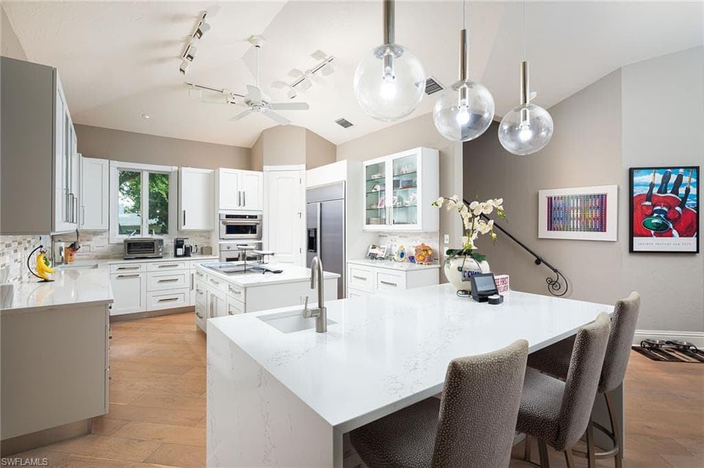180 7th Ave S, Naples, FL 34102-20