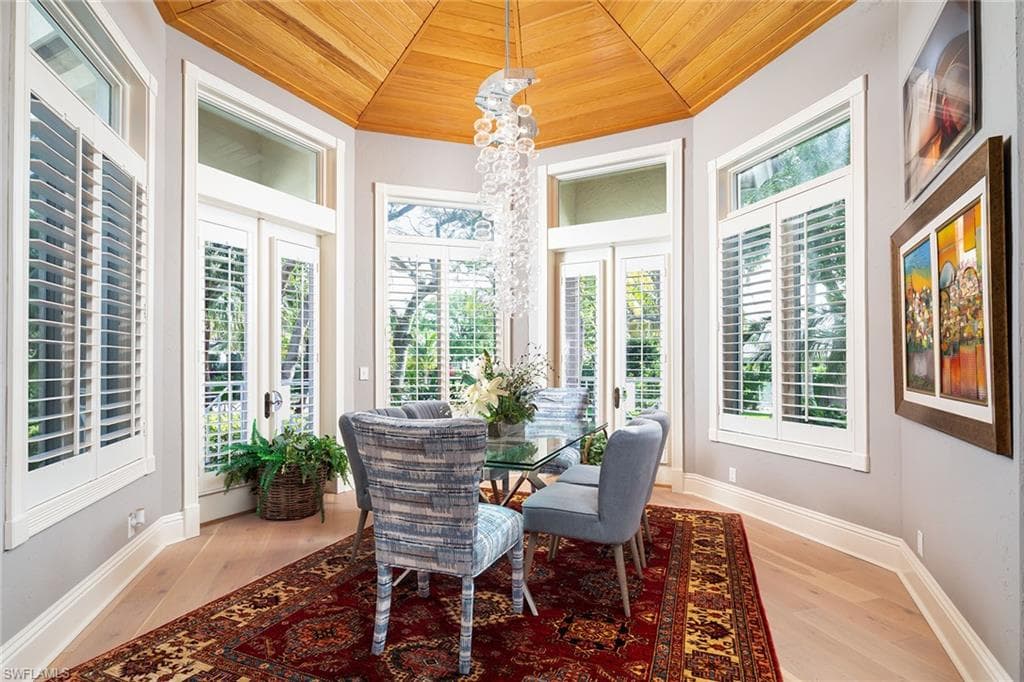 180 7th Ave S, Naples, FL 34102-21