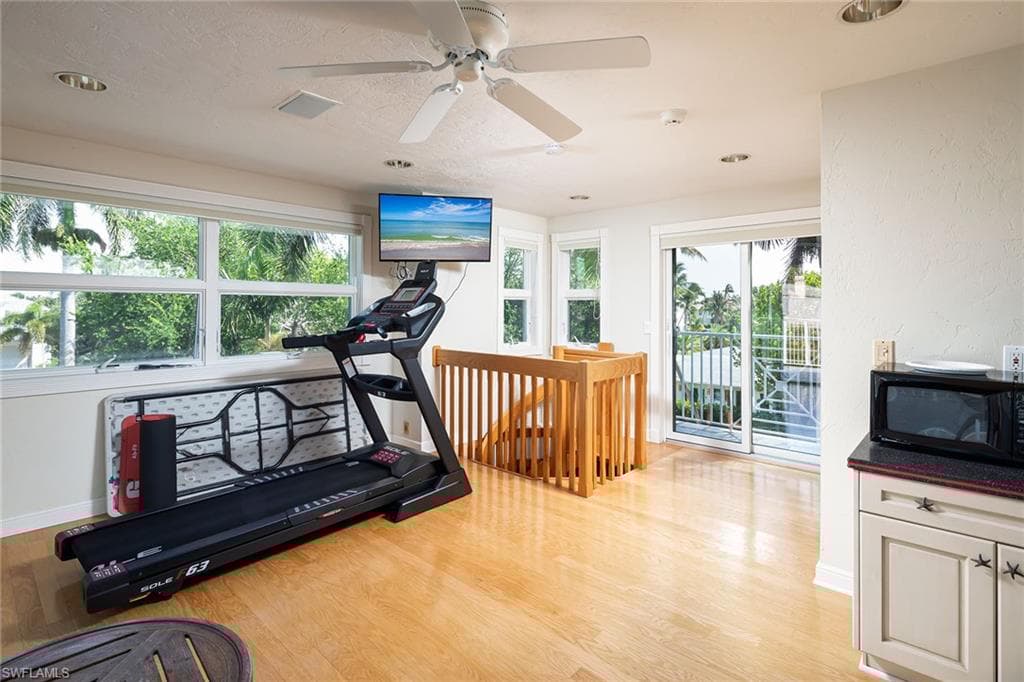 180 7th Ave S, Naples, FL 34102-34