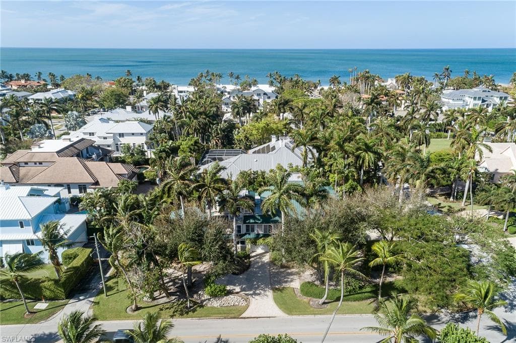 180 7th Ave S, Naples, FL 34102-3