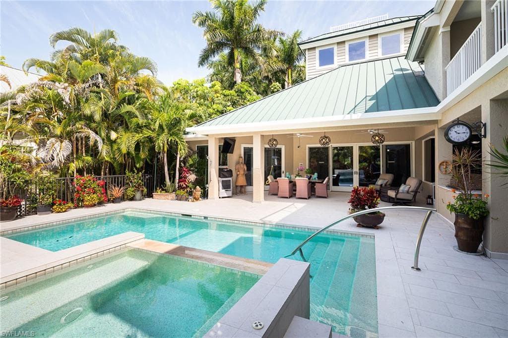 180 7th Ave S, Naples, FL 34102-40