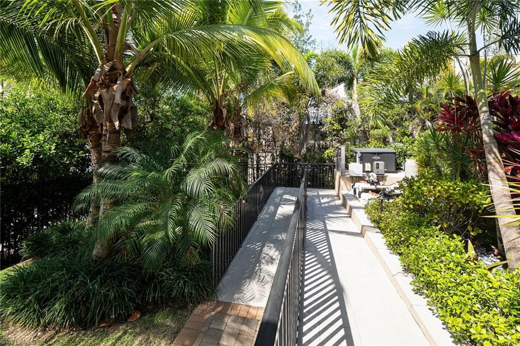 180 7th Ave S, Naples, FL 34102-42