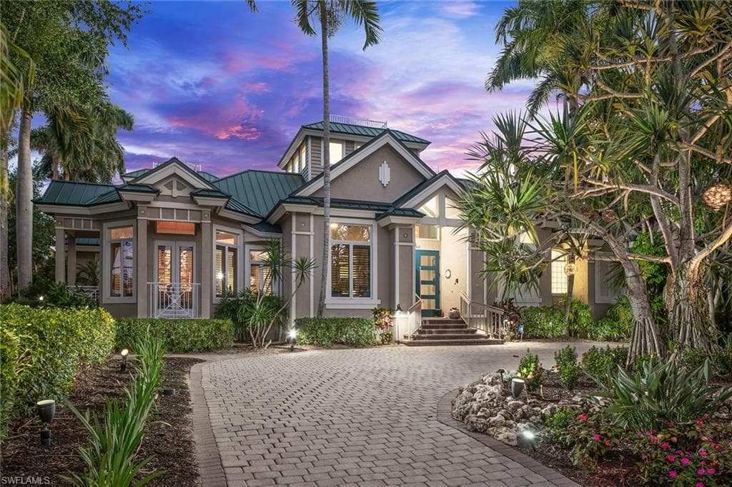 180 7th Ave S, Naples, FL 34102-4