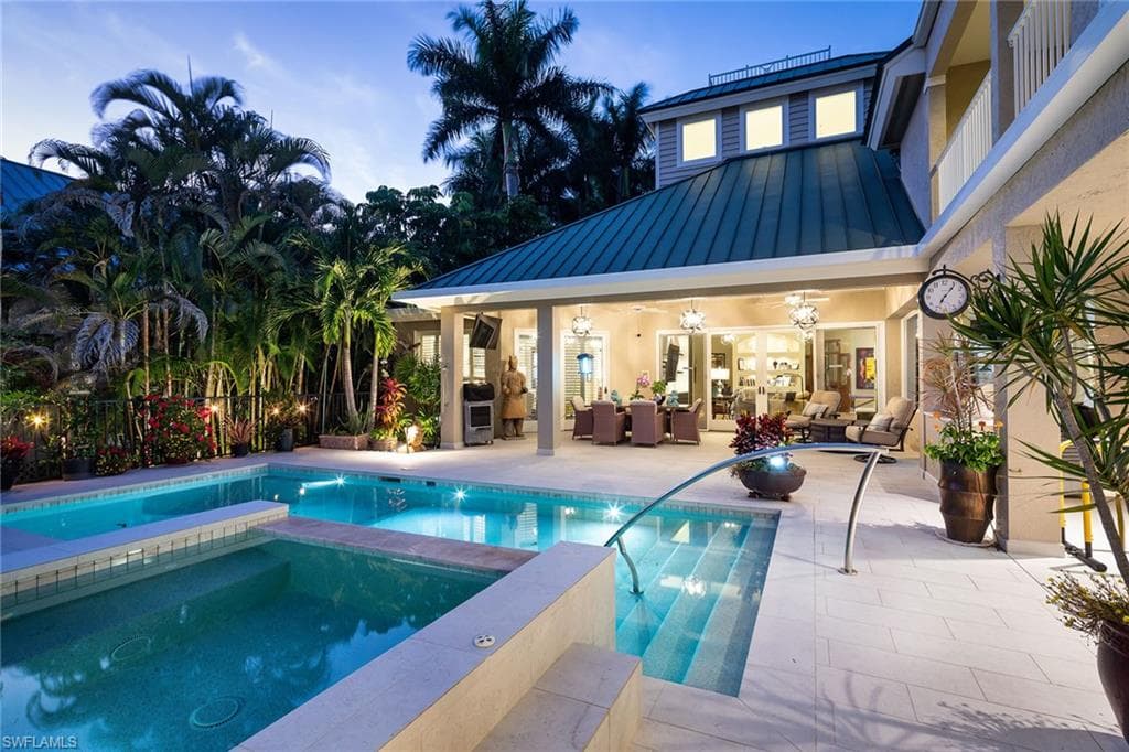 180 7th Ave S, Naples, FL 34102-6