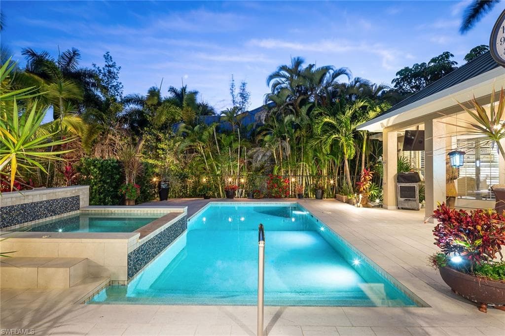 180 7th Ave S, Naples, FL 34102-8