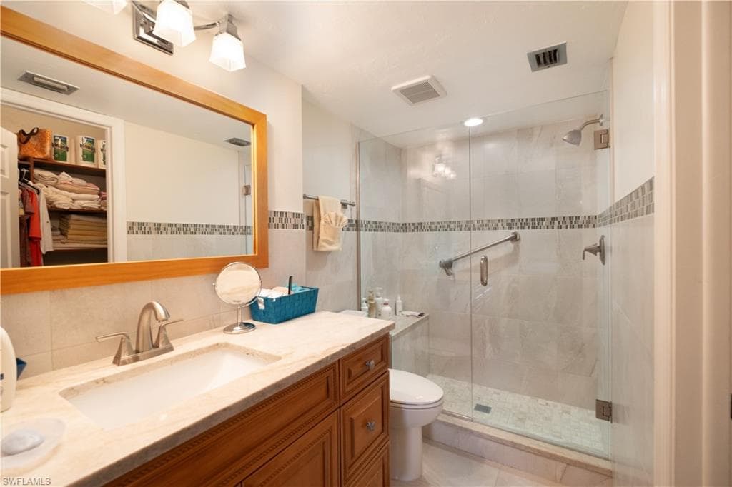 600 Neapolitan Way 216, Naples, FL 34103-11