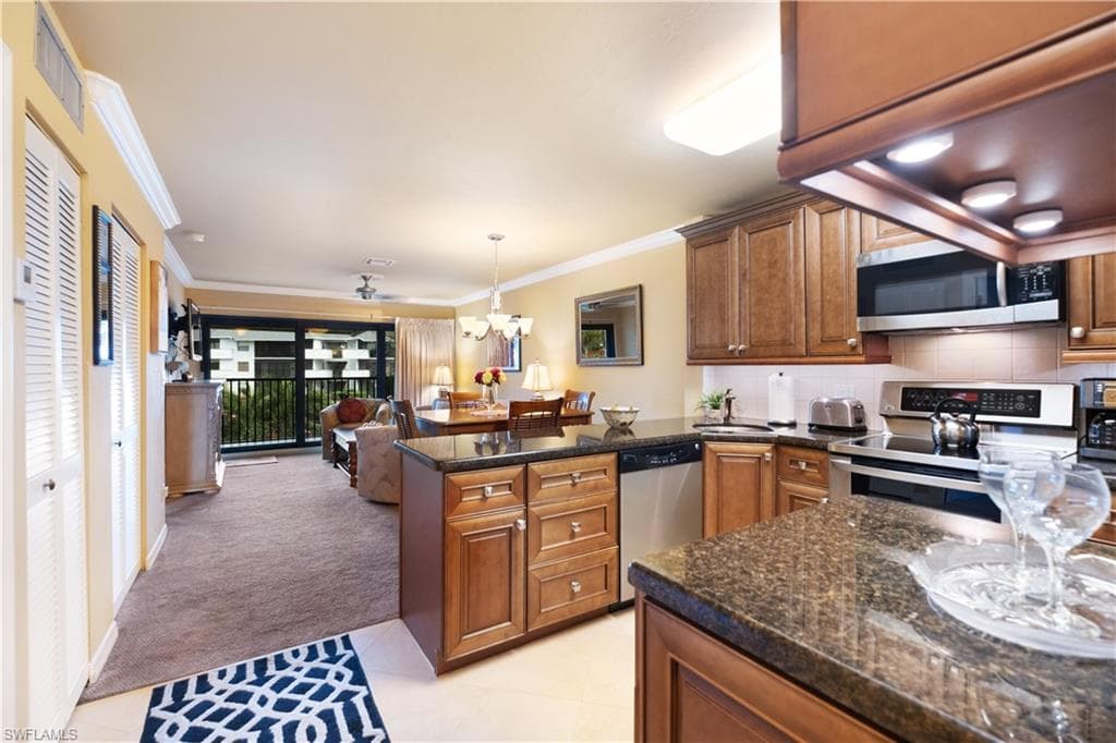 600 Neapolitan Way 216, Naples, FL 34103-1