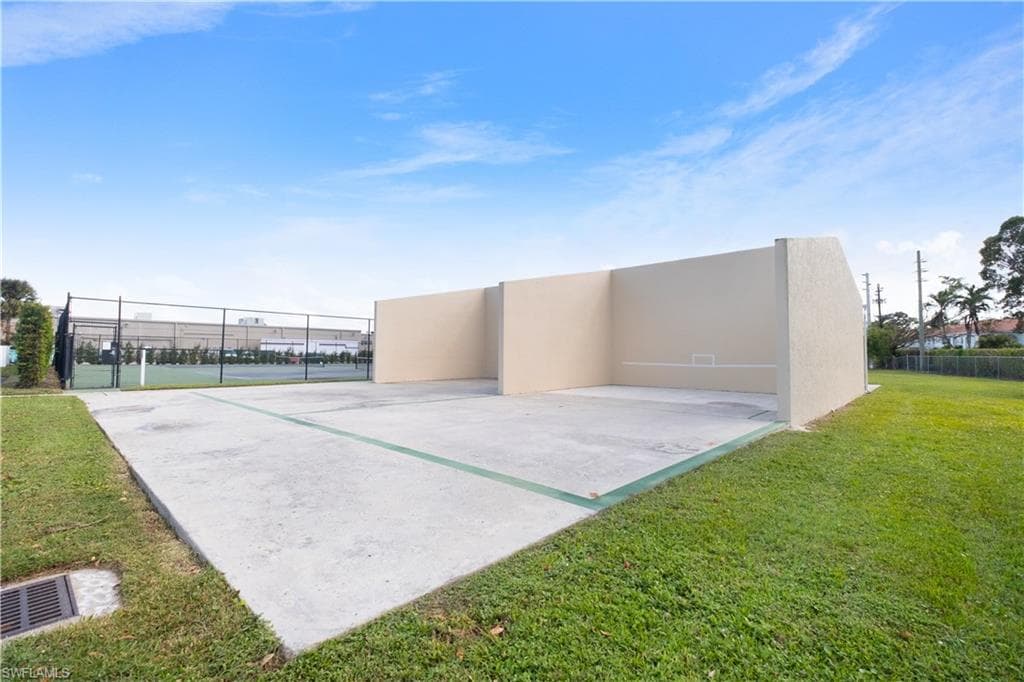 600 Neapolitan Way 216, Naples, FL 34103-32