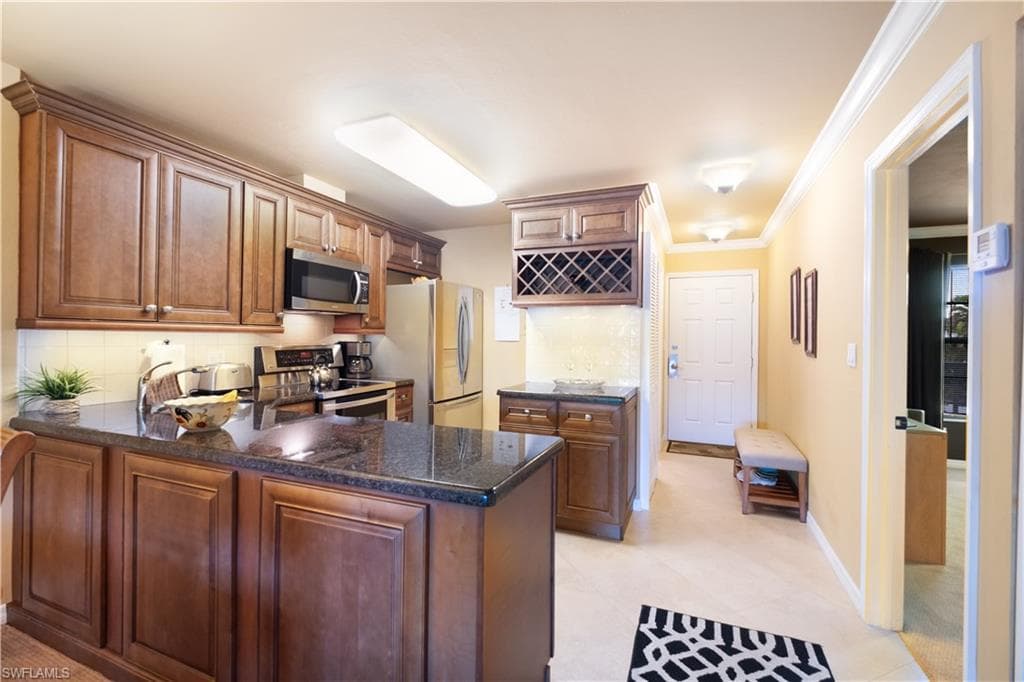 600 Neapolitan Way 216, Naples, FL 34103-3