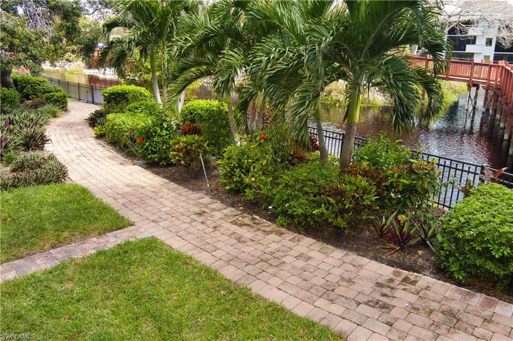 600 Neapolitan Way 216, Naples, FL 34103-40