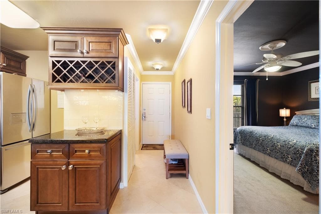 600 Neapolitan Way 216, Naples, FL 34103-5