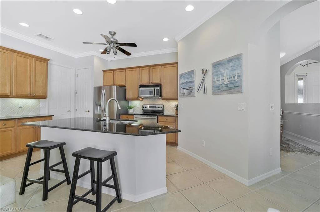 5014 Old Pond Dr, Naples, FL 34104-8