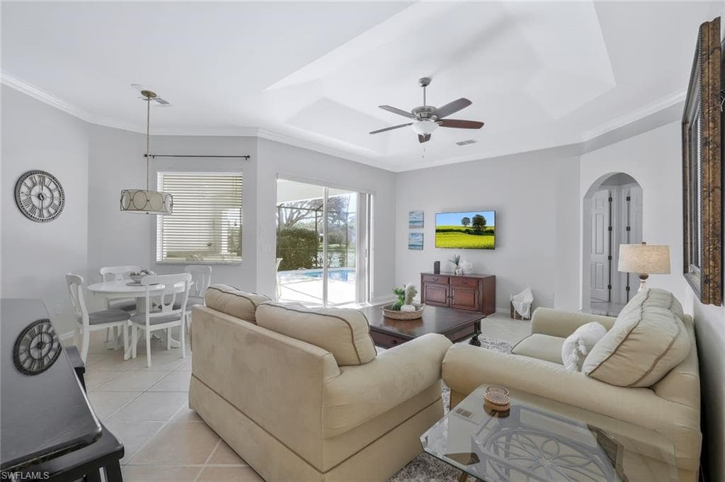 5014 Old Pond Dr, Naples, FL 34104-9