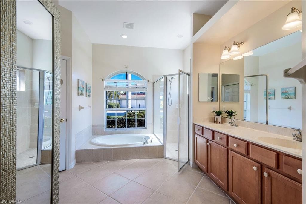 5014 Old Pond Dr, Naples, FL 34104-15