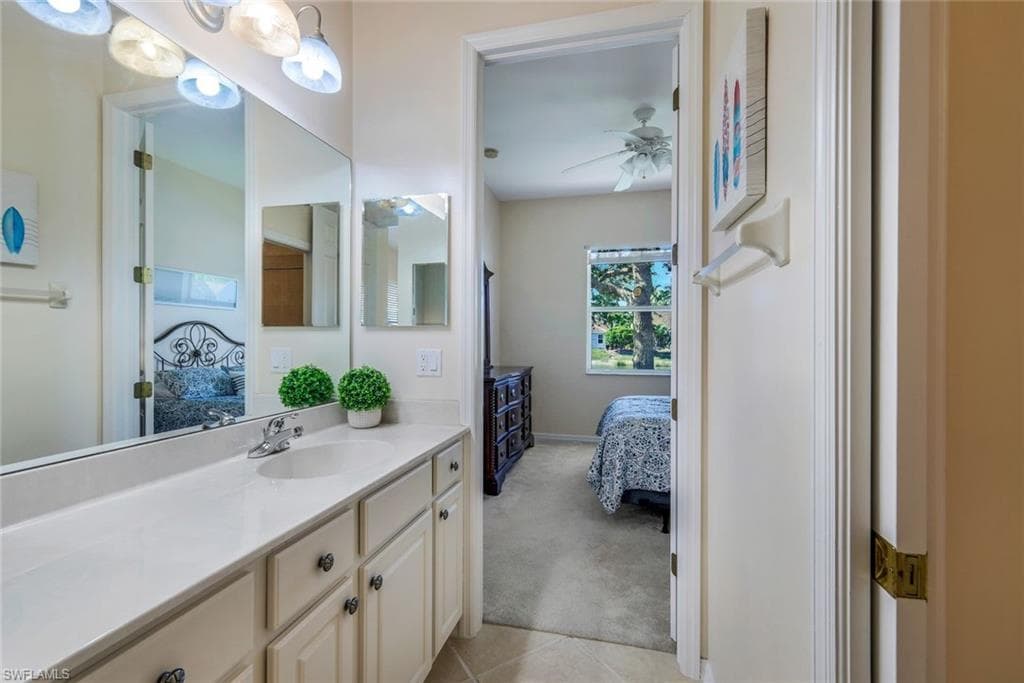 5014 Old Pond Dr, Naples, FL 34104-17