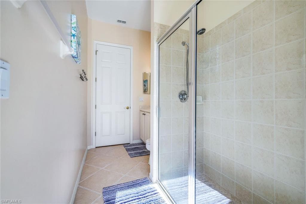 5014 Old Pond Dr, Naples, FL 34104-20