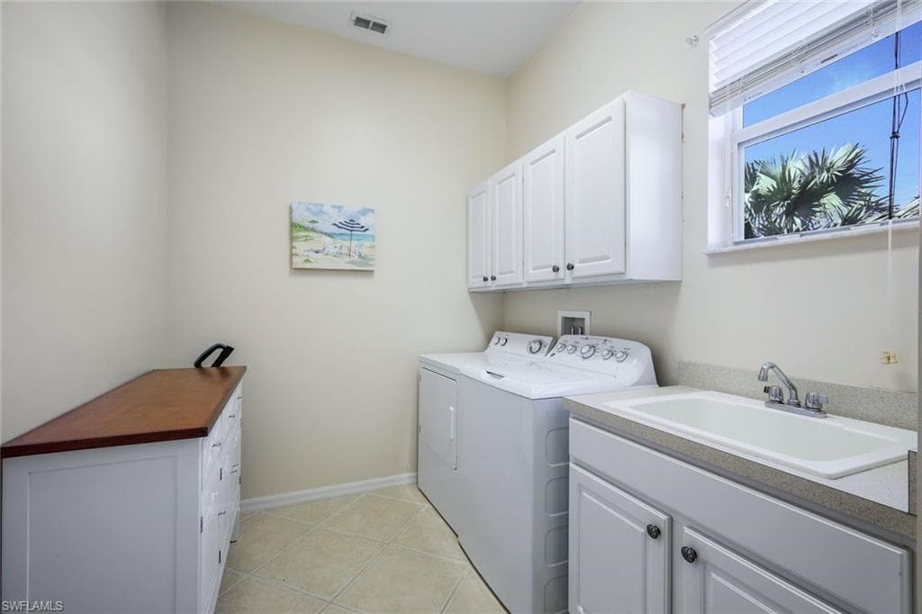 5014 Old Pond Dr, Naples, FL 34104-22