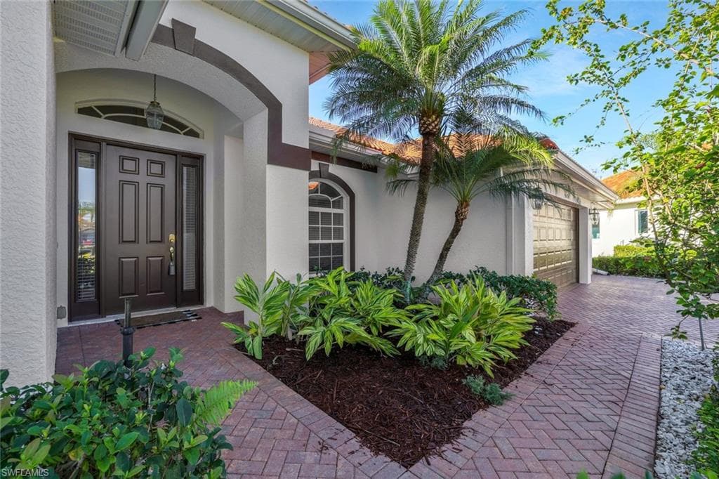 5014 Old Pond Dr, Naples, FL 34104-23