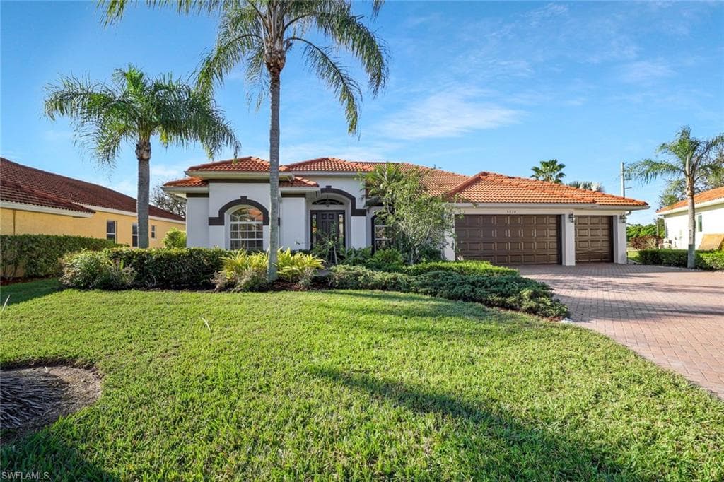 5014 Old Pond Dr, Naples, FL 34104-2