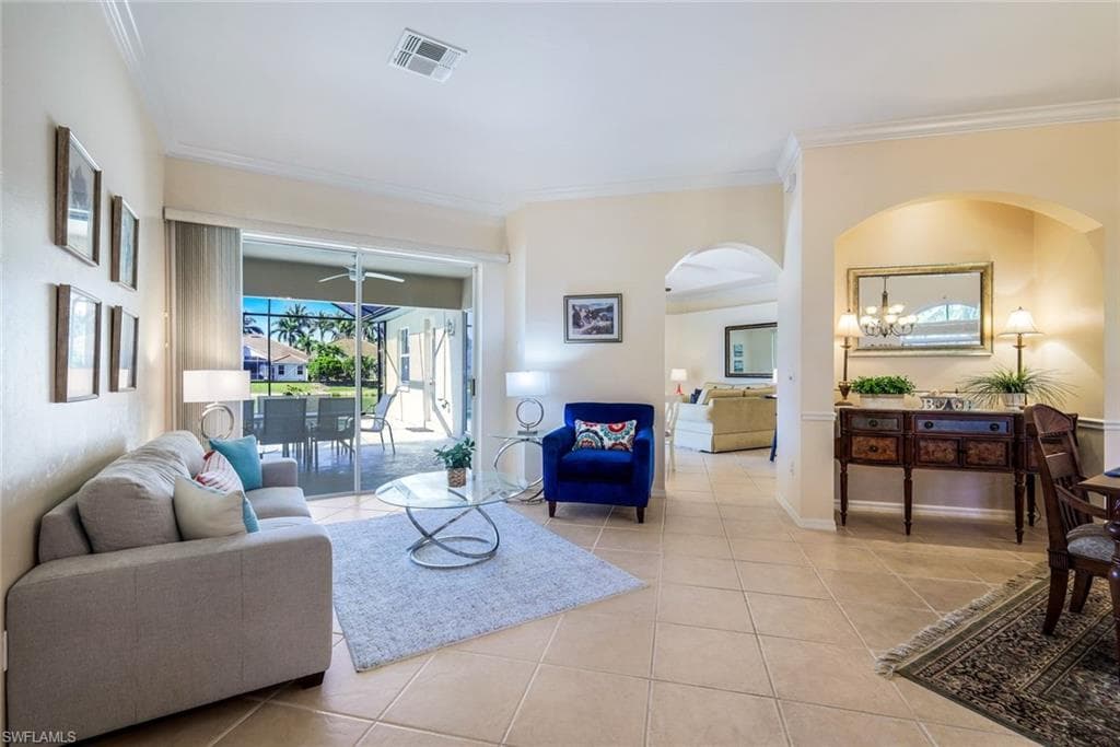 5014 Old Pond Dr, Naples, FL 34104-4