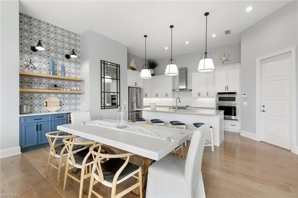 258 Capistrano Ct, Marco Island, FL 34145-16