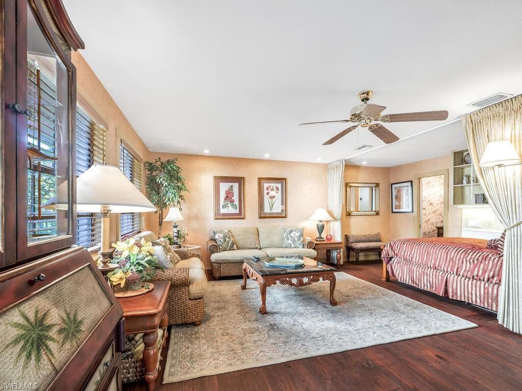 631 Serendipity Dr, Naples, FL 34108-16